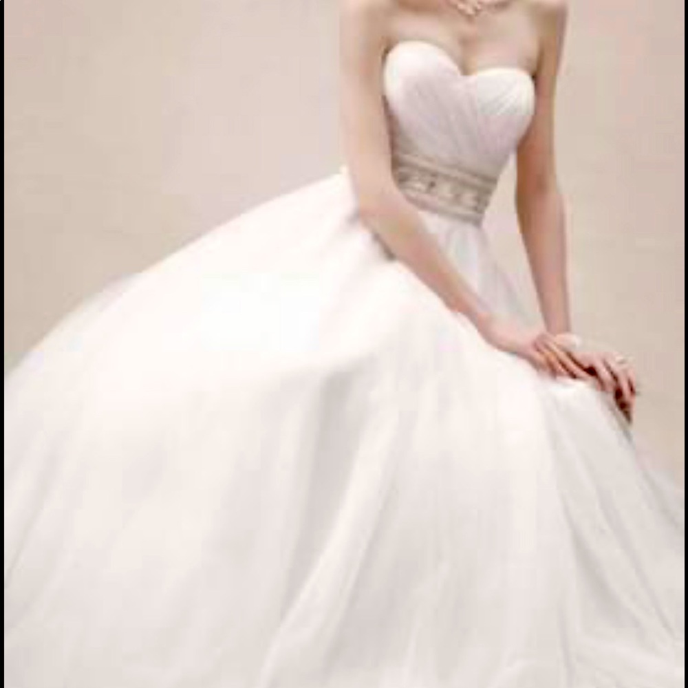 Oleg Cassini wedding dress. Had it dry cleaned. Size 12.
